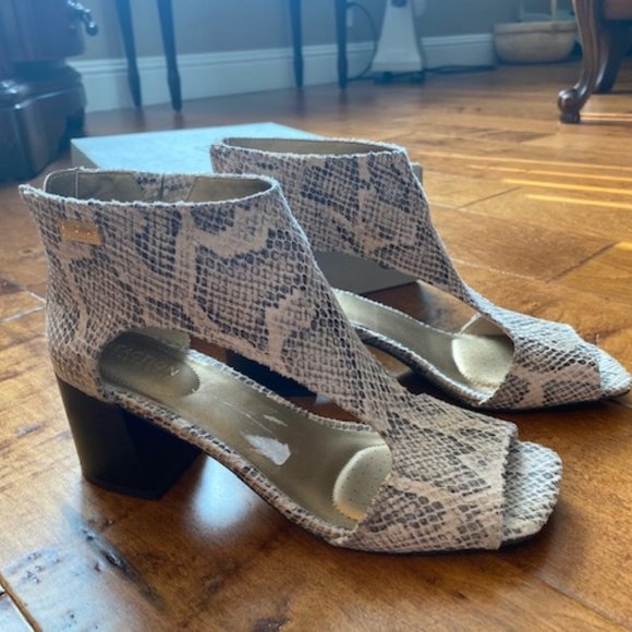 Kenneth Cole Reaction Women"s Cut out bootie Sandal size 7.5 snake skin … - Picture 3 of 9